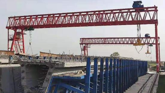為什么要對門式起重機進行定時清理？